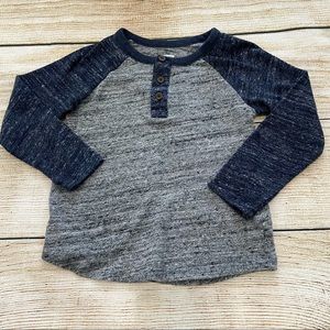 Old navy gray and blue baseball tee